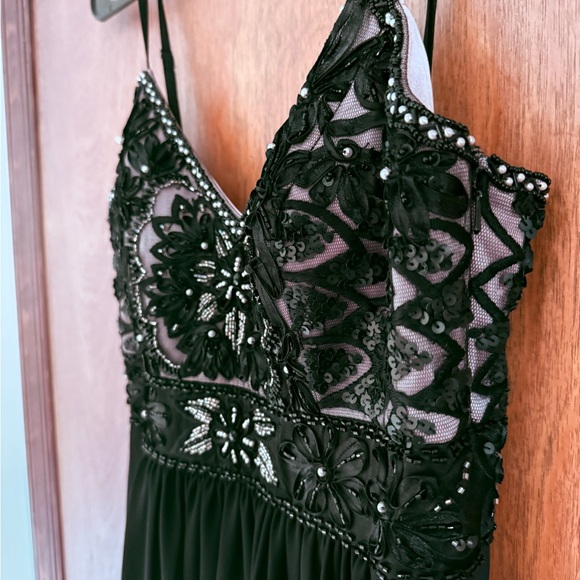 Sue Wong Romantic Black Dress with Intricate, Beaded Bodice - Picture 4 of 6